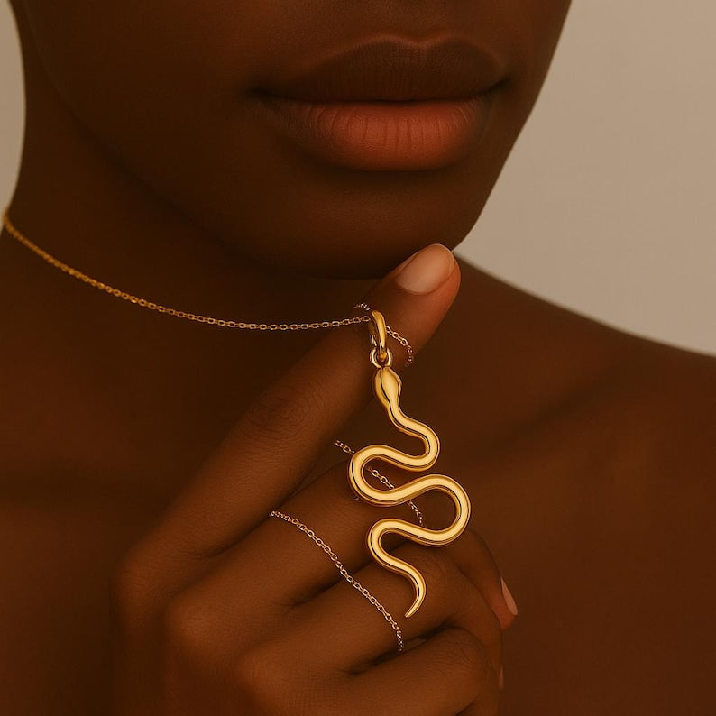 18K Gold Snake Pendant Necklace: Elegant Serpent Jewelry