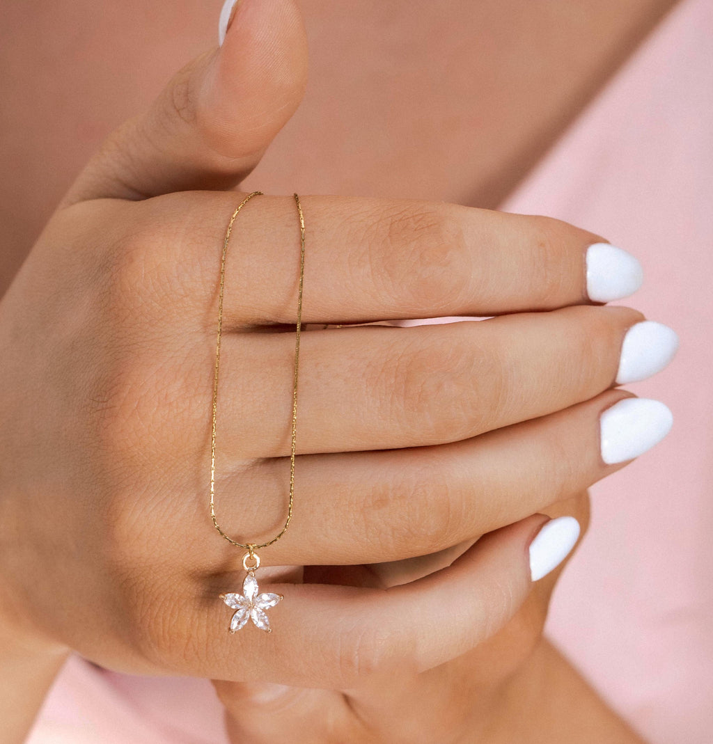 Minimalist Daisy Choker Necklace, Tiny Flower Chain Necklace, Daisy Chain Necklace, Tiny CZ Flower Necklace, CZ Cluster Floral Necklace