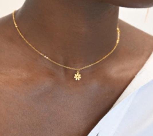 Tiny Little Daisy Flower Necklace, 18K Gold Flower Pendant,  Nature Inspired Jewellery, Tiny Daisy 18k Gold choker necklace,