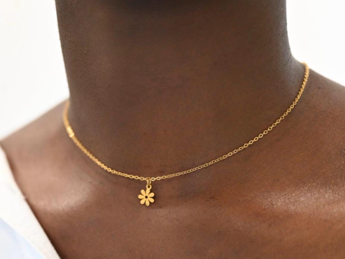 Tiny Little Daisy Flower Necklace, 18K Gold Flower Pendant,  Nature Inspired Jewellery, Tiny Daisy 18k Gold choker necklace,