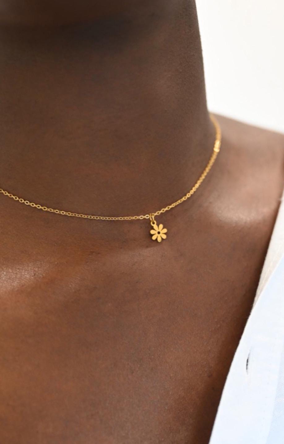 Mini Flower necklace, Daisy Necklaces for Women, Tiny Little Daisy Flower Necklace - Daisy Necklace - Flower Pendant Necklace