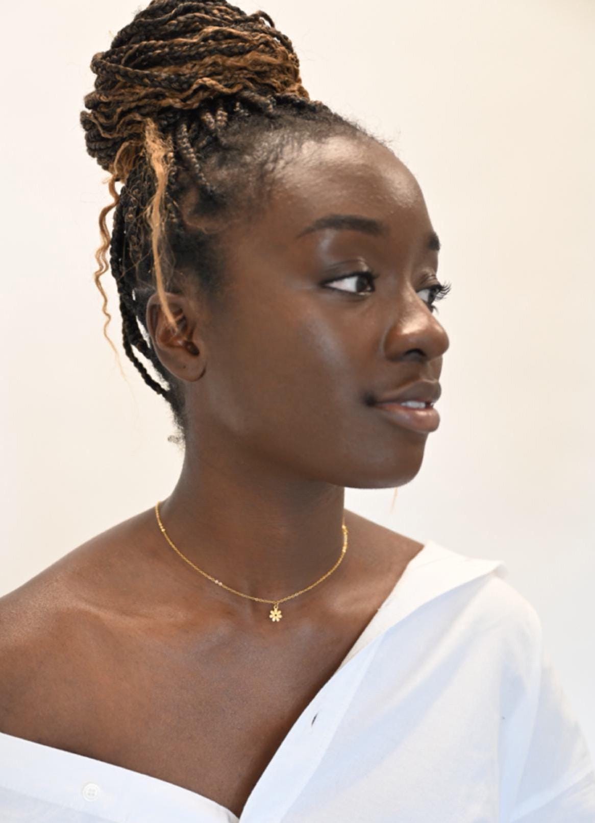 Tiny Little Daisy Flower Necklace, 18K Gold Flower Pendant,  Nature Inspired Jewellery, Tiny Daisy 18k Gold choker necklace,