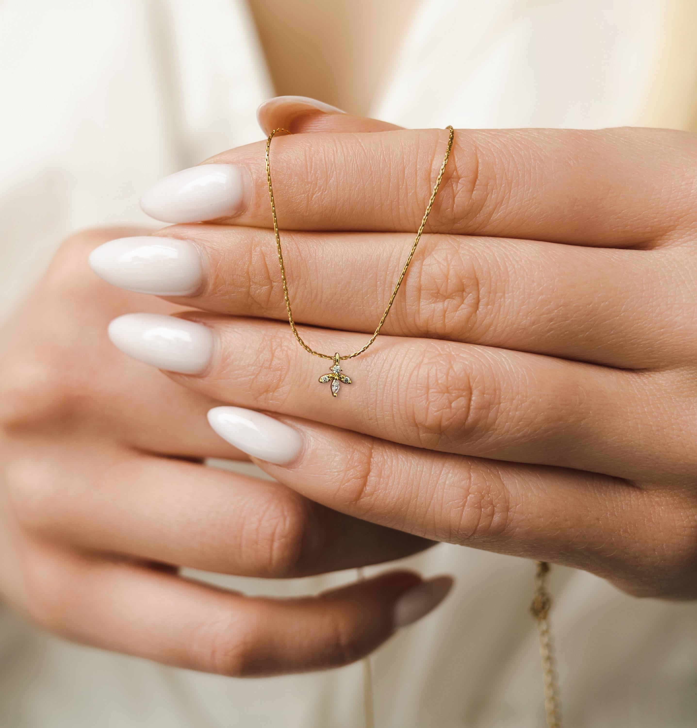 Delicate 14k Bee Necklace,  Tiny Gold/Silver Bee Pendant Jewelry,  Tiny Nature-Inspired Jewelry, Handcrafted & Unique Insect Jewelry Gift uk