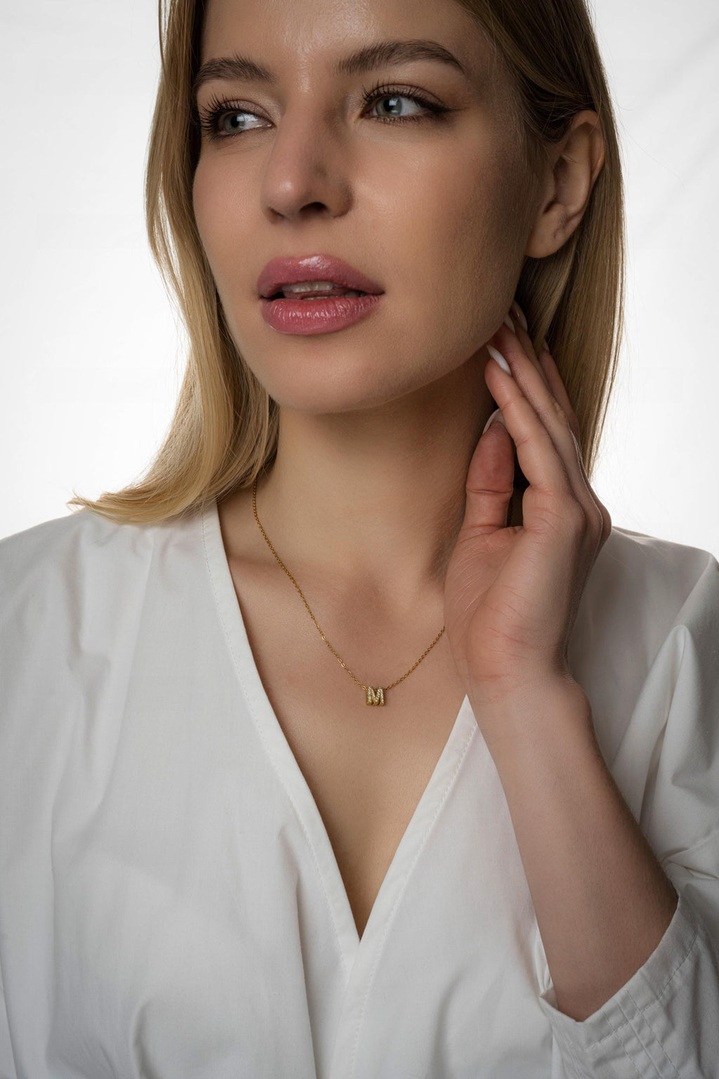 Tiny Initial Necklace – Personalized Letter Necklace – Dainty Gold Choker – Custom Jewelry Gift for Her – Minimalist Everyday Necklace