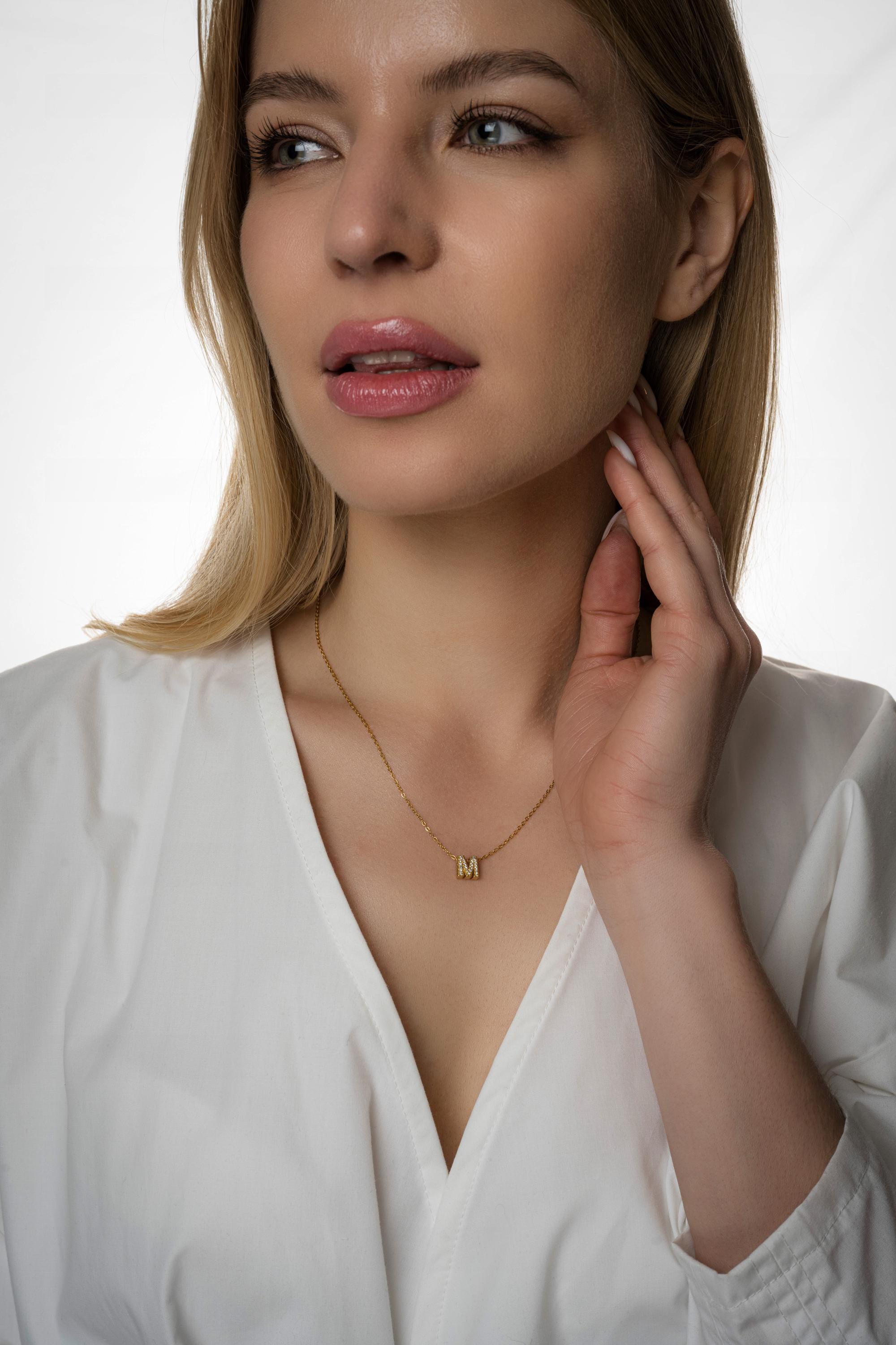 Tiny Initial Necklace – Personalized Letter Necklace – Dainty Gold Choker – Custom Jewelry Gift for Her – Minimalist Everyday Necklace