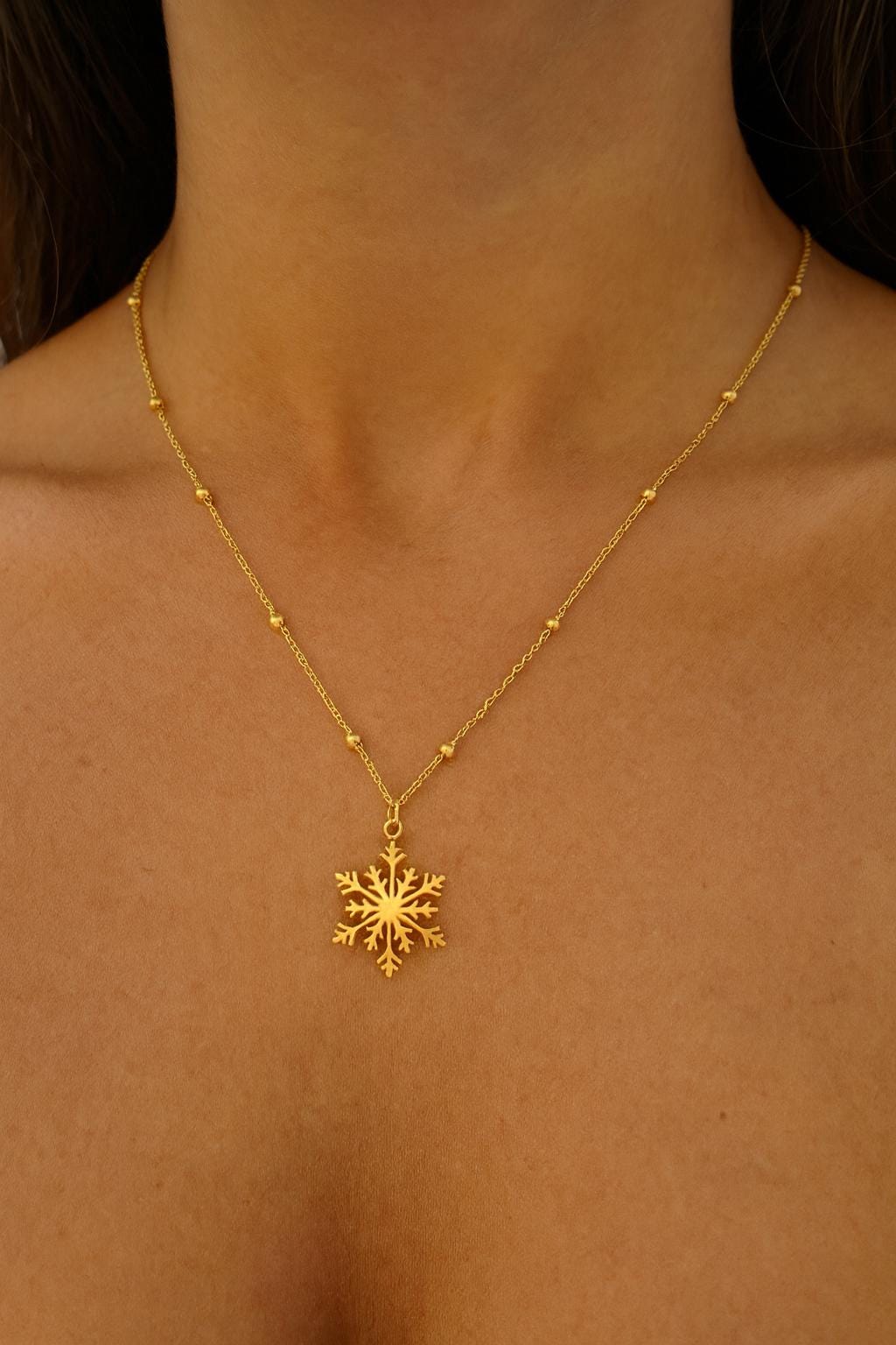 Handmade 18K Gold Snowflake Necklace | Adjustable 11–30 Inch Beaded Chain | Non-Tarnish Stainless Steel | Dainty Winter Jewelry Gift Uk