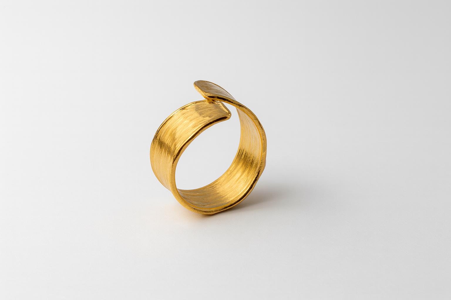 18K Gold Adjustable Ring • Stainless Steel Open Band Ring • Minimalist Hammered Gold Statement Ring • Modern Adjustable Gold Ring for Women