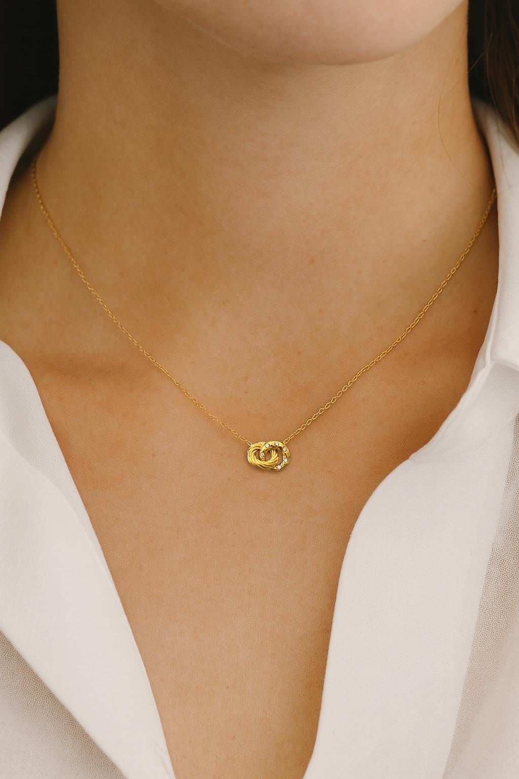 18k Gold Intertwined Circle Necklace with Gemstone Accents – Delicate Stainless Steel Pendant, Minimalist Dainty Gift for Her Uk